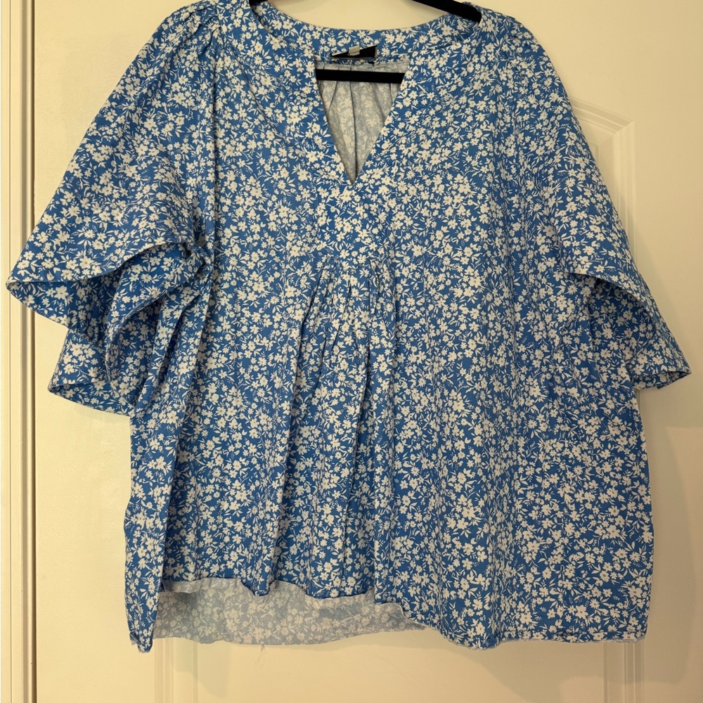 Tuckernuck Womens Blue Floral V-Neck Blouse